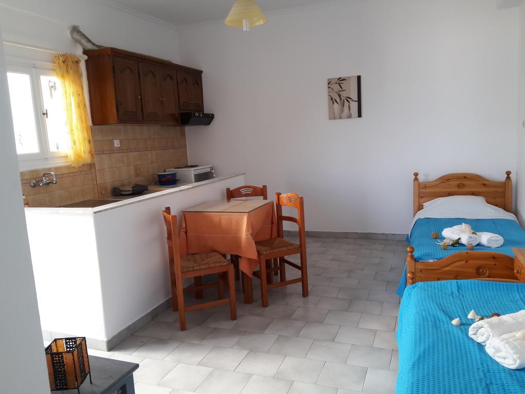Paros Rooms Dora Екстериор снимка